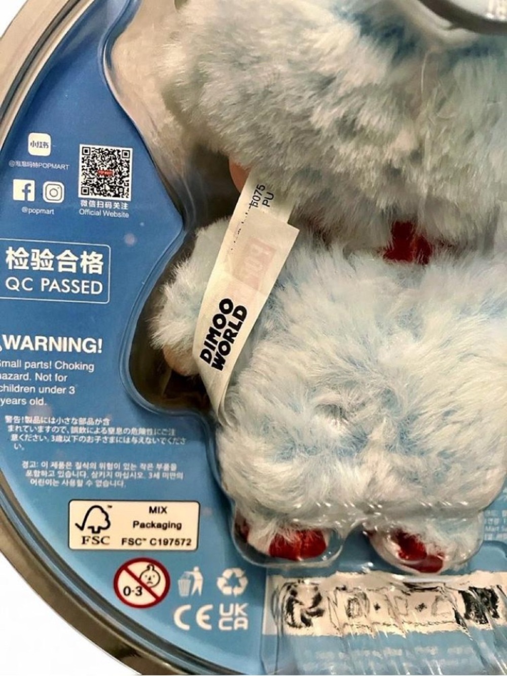 Pop Mart DIMOO Winter Snowman Vinyl Plush Pendant Blister Pack, NIB New Rare - Picture 5 of 6